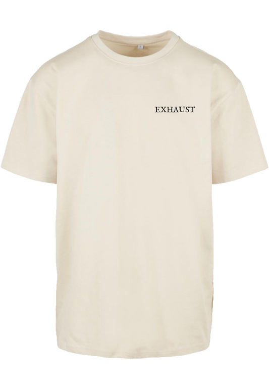 Clásica camiseta de color White / Sand extra larga con la palabra Exhaust en parte delantera y con imagen ruta 66 impreso en la parte trasera. Ya no podrás decir que no a esa ruta que tanto soñaste.