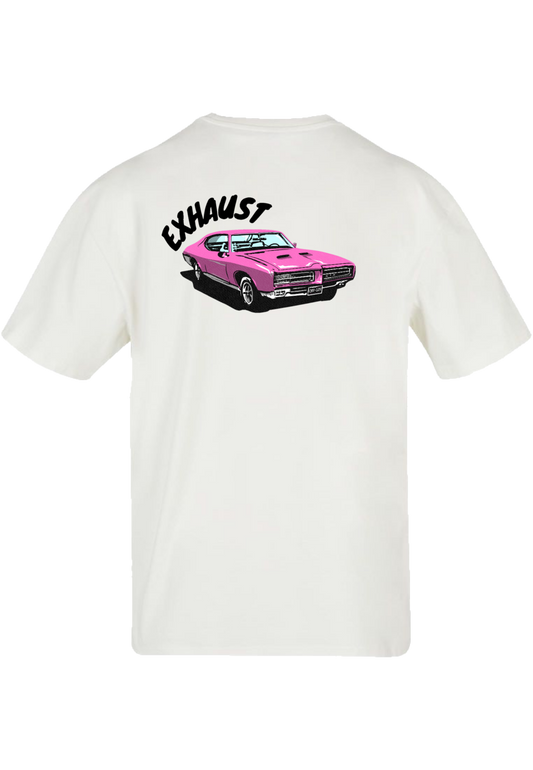 Clásica camiseta de color White extra larga, con la imagen de un Pontiac GTO en color (rosa) impreso en la parte trasera. Llamarás la atención sin duda.