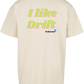 Clásica camiseta de color White/Sand extra larga con la frase I like drift en color (verde claro y rosa) impreso en la parte trasera. Llamarás la atención en cada curva.