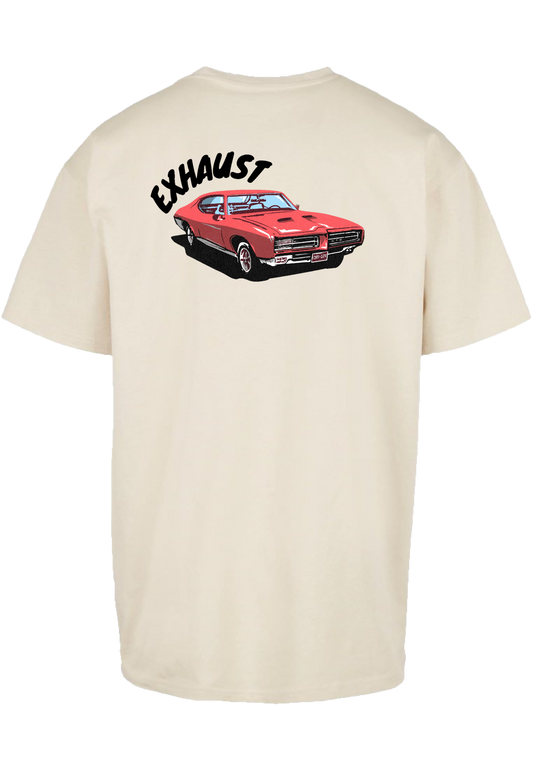 Clásica camiseta de color White/Sand extra larga, con la imagen de un Pontiac GTO en color (Rojo) impreso en la parte trasera. Llamarás la atención sin duda.