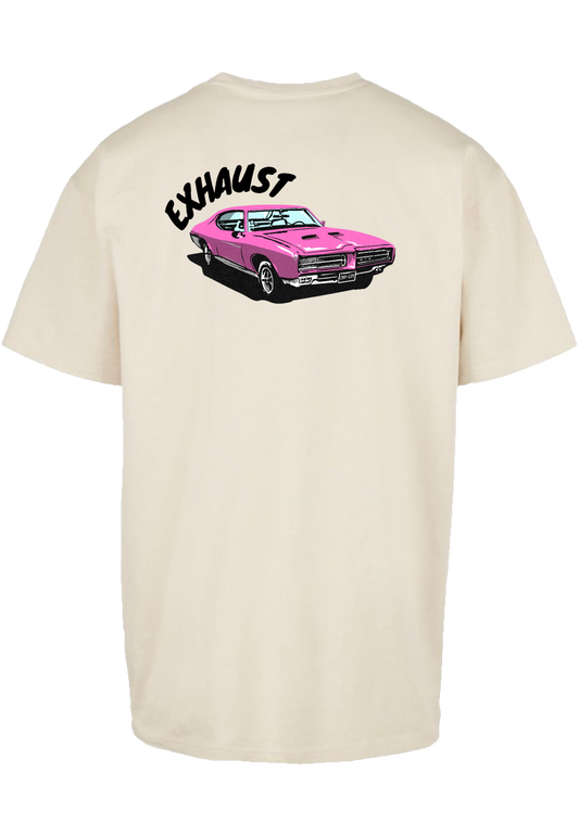 Clásica camiseta de color White/Sand extra larga, con la imagen de un Pontiac GTO en color (rosa) impreso en la parte trasera. Llamarás la atención sin duda.