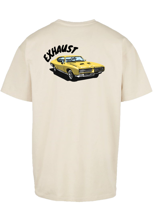 Clásica camiseta de color White/Sand extra larga, con la imagen de un Pontiac GTO en color (amarillo) impreso en la parte trasera. Llamarás la atención sin duda.